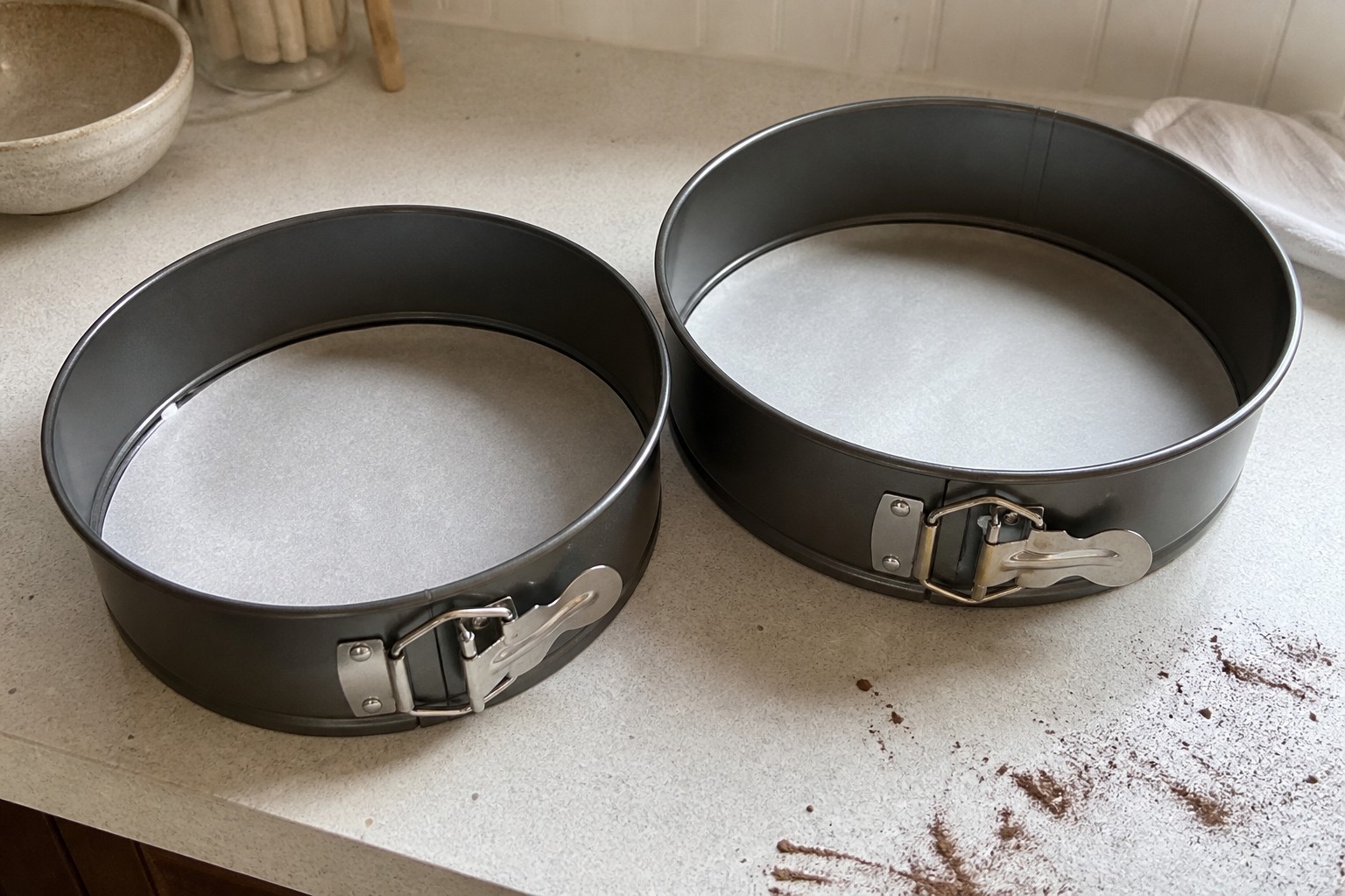 Sacher cake Pan Size Guide: Converting a Recipe Without a Dry Cake in a home kitchen
